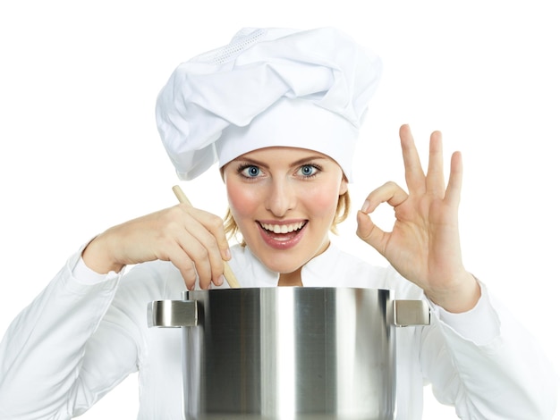 Autor gotujący w kuchni